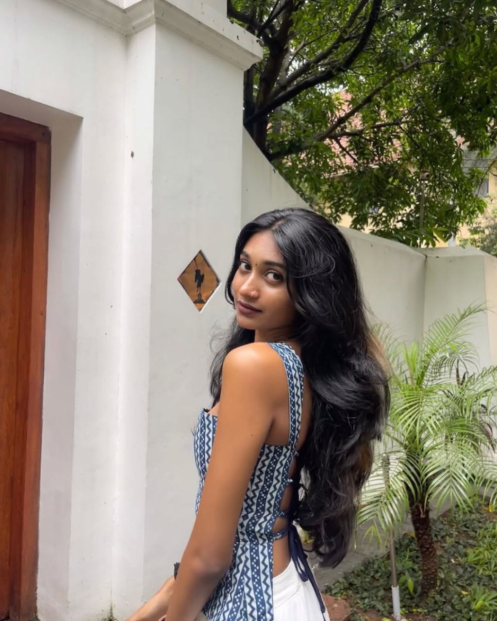 TARA BACKLESS TOP