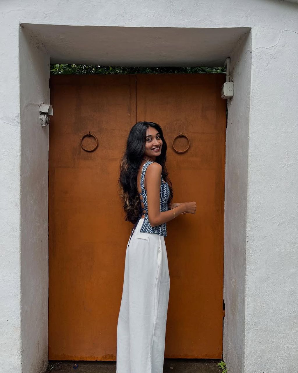 TARA BACKLESS TOP